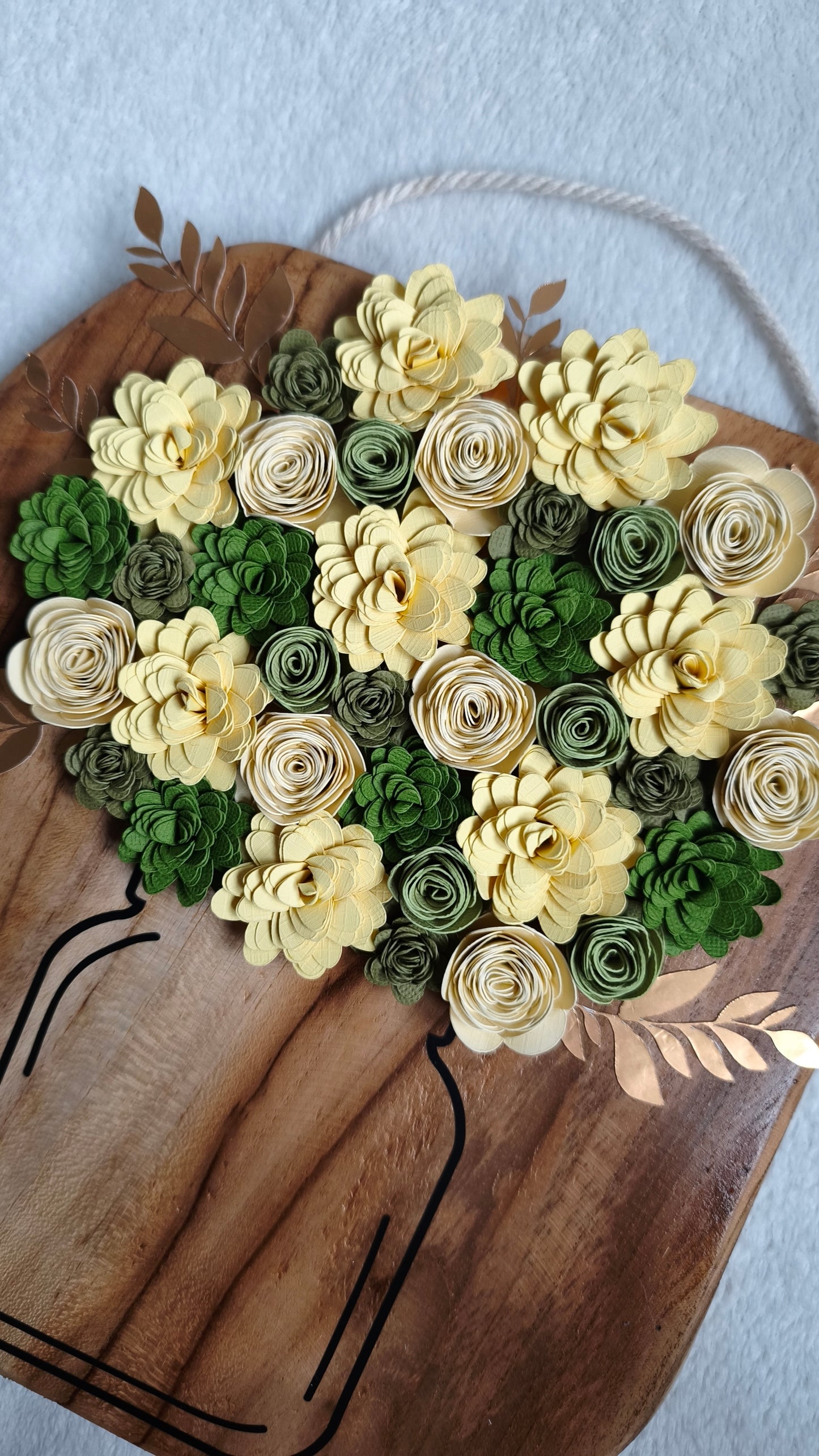 Panneau mural fleuri aux teintes jaune-vert đđ