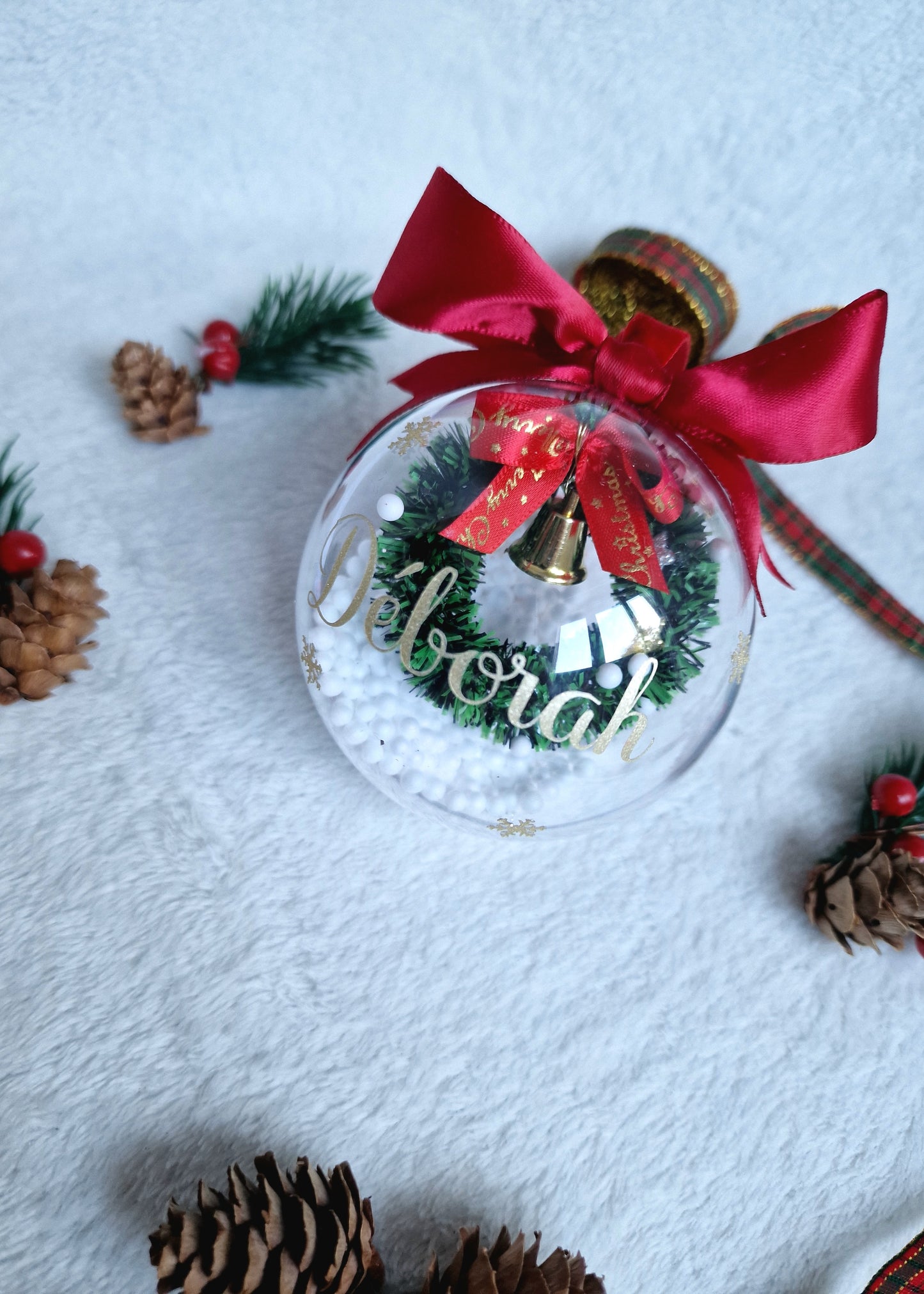Boule de Noël personnalisée – Couronne et neige