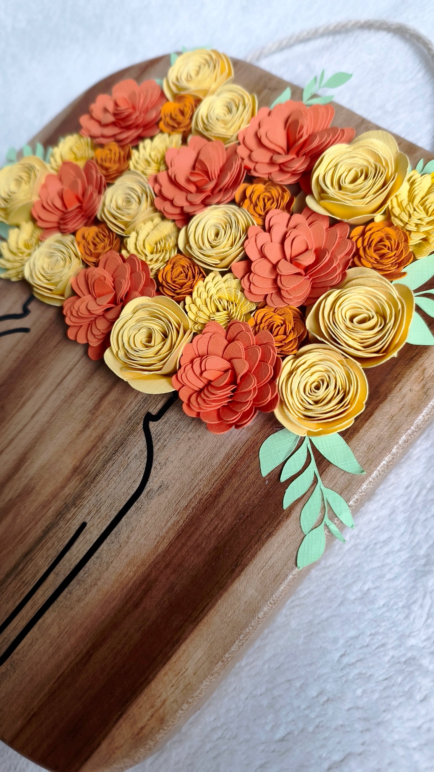 Panneau mural fleuri aux teintes jaune-orange 💛🧡